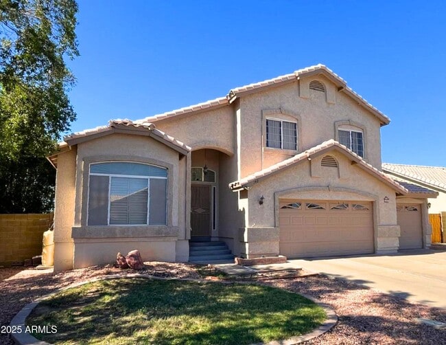 Building Photo - 242 S Sycamore Pl