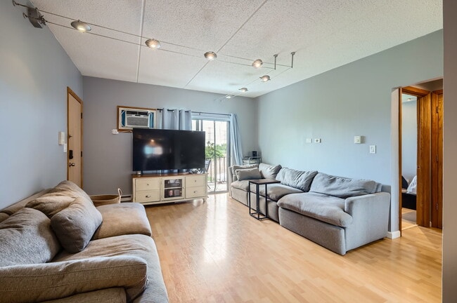 Photo - 953 N Rohlwing Rd Unit 201A