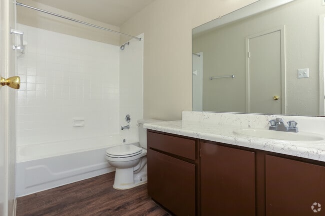 1BR, 1BA - 700SF - Bathroom - Redbird Trails