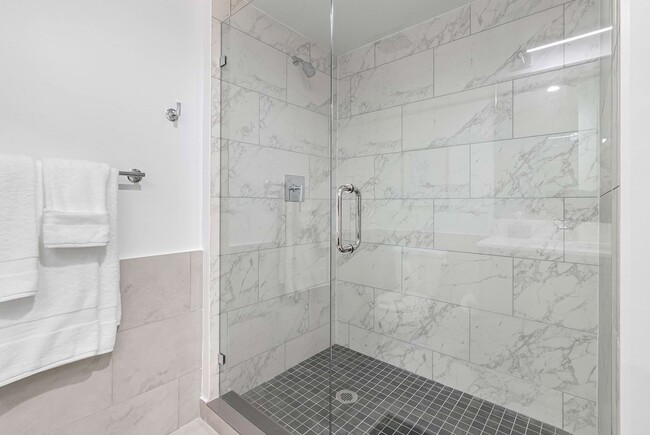 Photo - 2555 NE 183rd St
