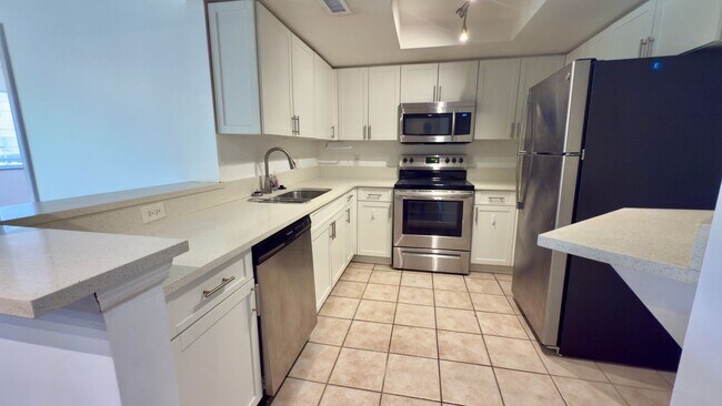 Building Photo - 2/2 First Floor with Garage + Lake View – Grand Isles