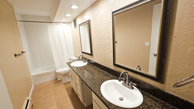 Bathroom - 110 N Lincoln Ln Unit 2C