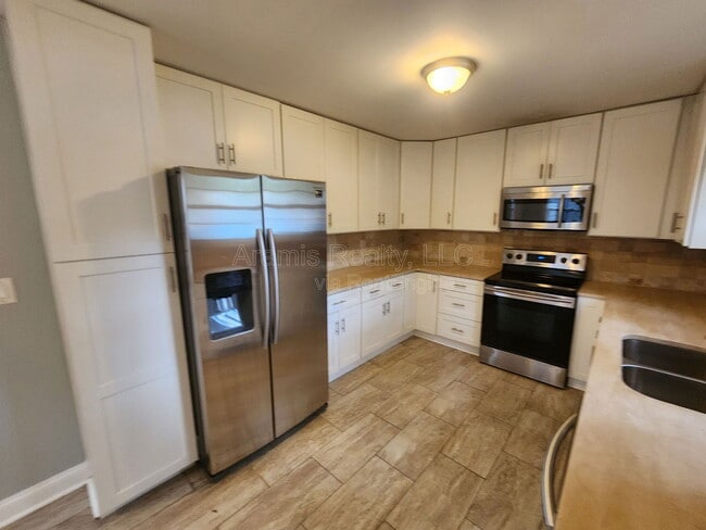 Photo - 1733 Beecher St SW