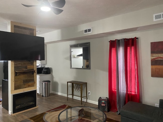 Photo - 524 Lynn St