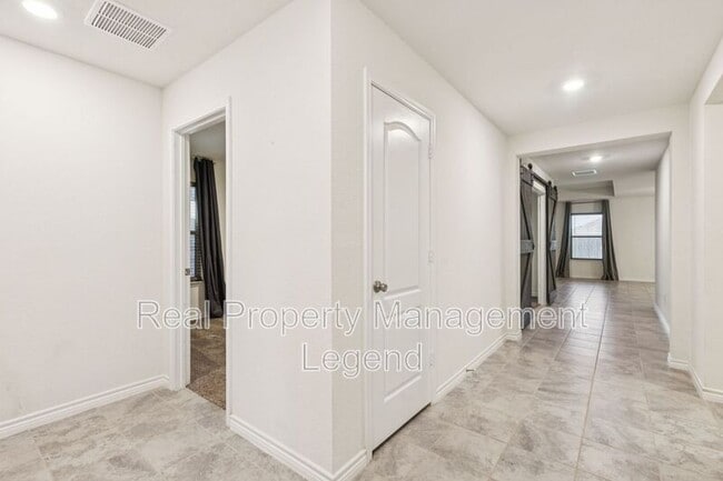 Photo - 2617 Warren Ln