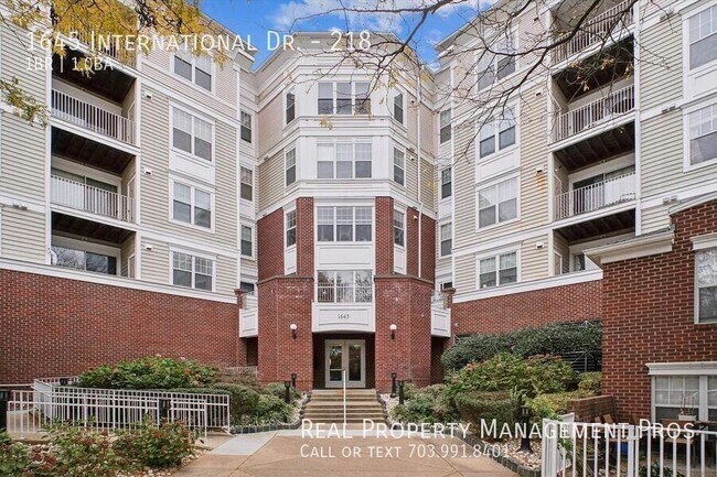 Building Photo - 1645 International Dr Unit 218