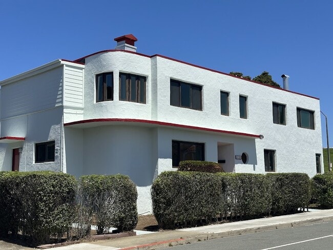 Exterior - Art Deco Style, new paint - 3110 Ocean Ave Rental