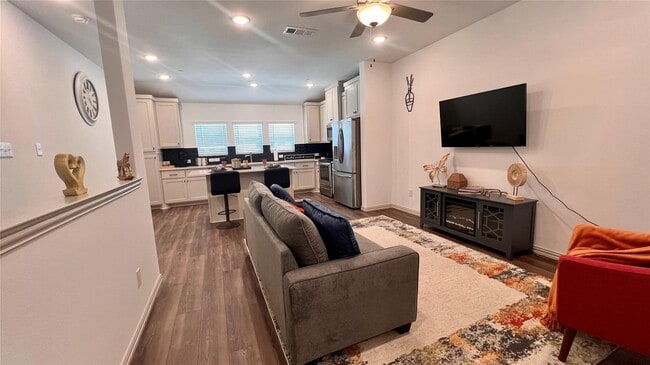 LIVINGROOM - 4704 Haltom Rd