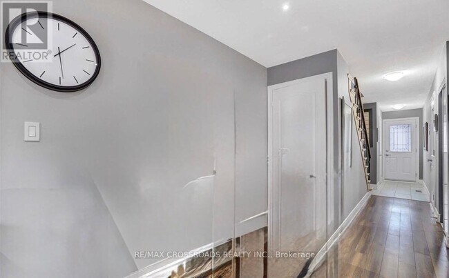 Photo - 90 Foster Crescent