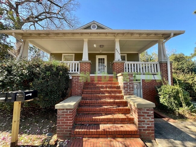 Photo - 2417B Clark Street