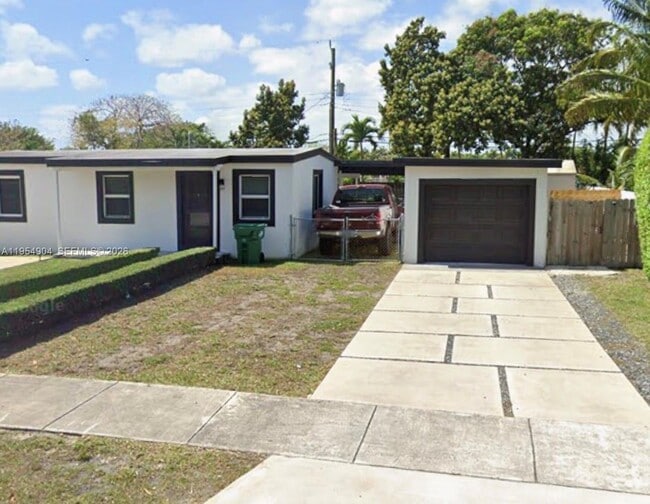 Building Photo - 4910 SW 98th Avenue Rd Unit a