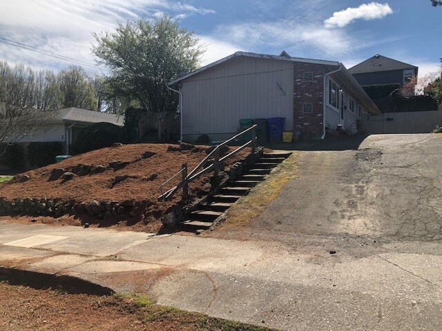 Photo - 634 N Watts St