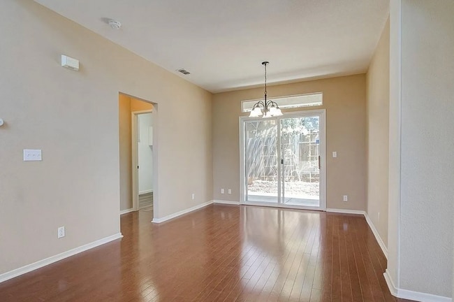 Photo - Spectacular FOLSOM 4/3 - Waiting For You! Please Read Entire Ad For Viewings!