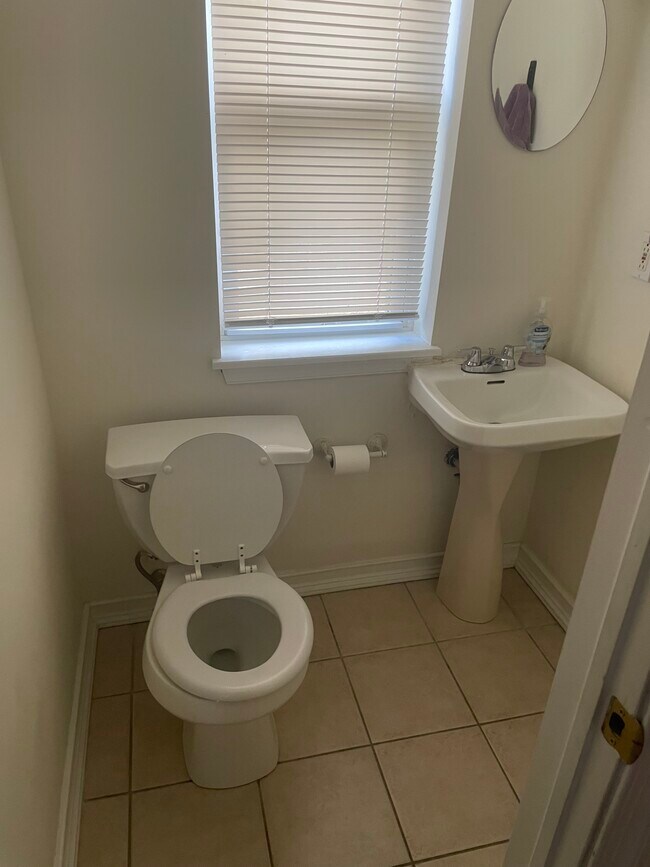 Powder Room - 1136 Day St