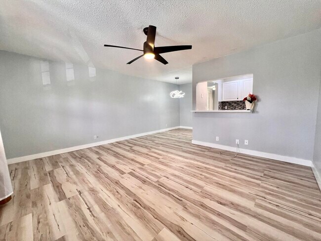 Photo - 176 Sussex I