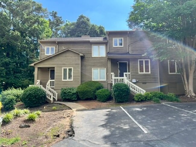 Building Photo - Rose Hill, 811 Unit 811