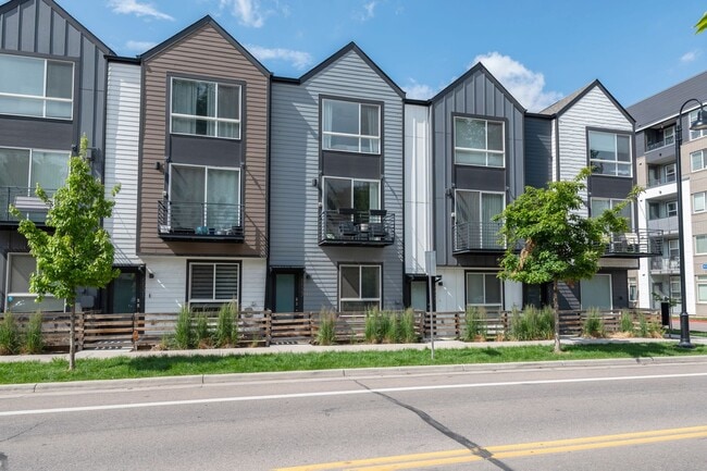 Building Photo - Modern Townhome Living in Lakewood – $2,65...