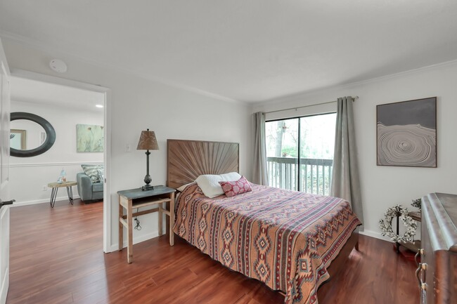 Building Photo - 3900 Aspen Dr Unit 108