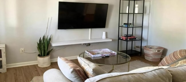 Photo - 8490 Benton St