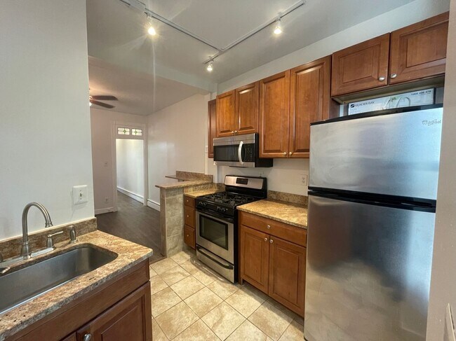 1332 E St NE Unit 1 (Left)