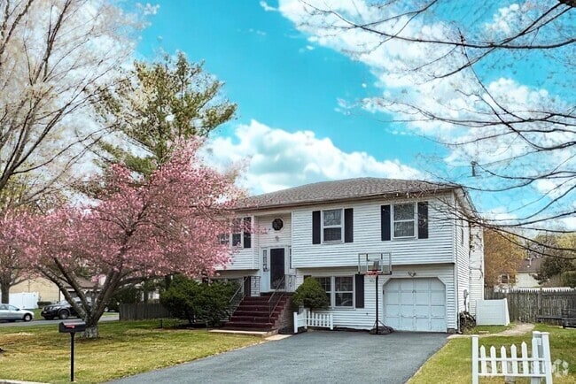 Building Photo - 70 Deerfield Rd Rental