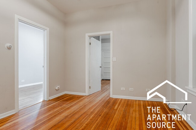 Photo - 2202 W Belmont Ave Unit 1R