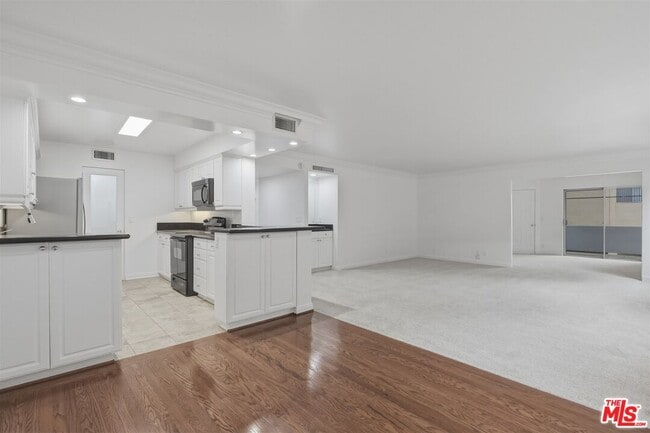 Photo - 435 N Oakhurst Dr Unit 304