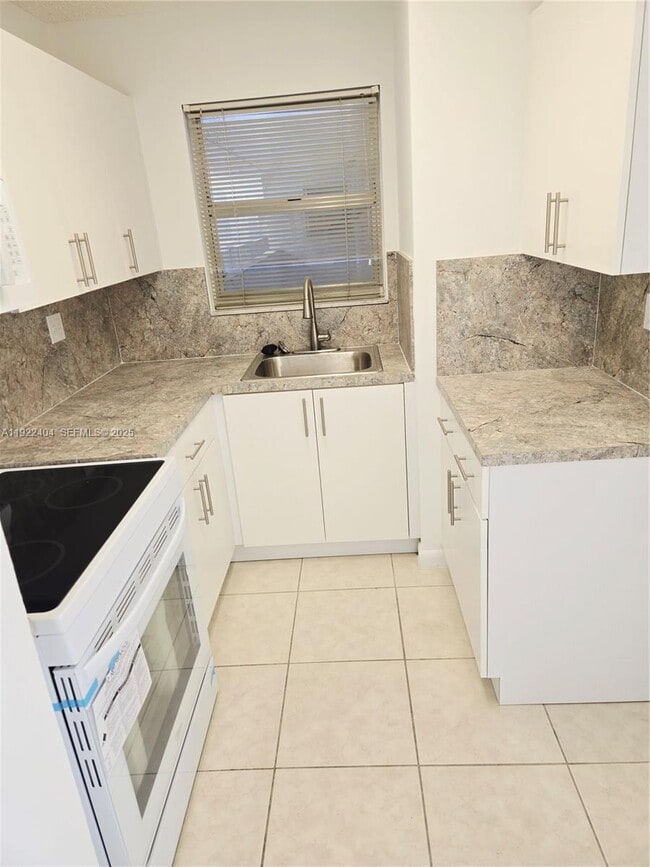 Building Photo - 8821 W Flagler St Unit 313