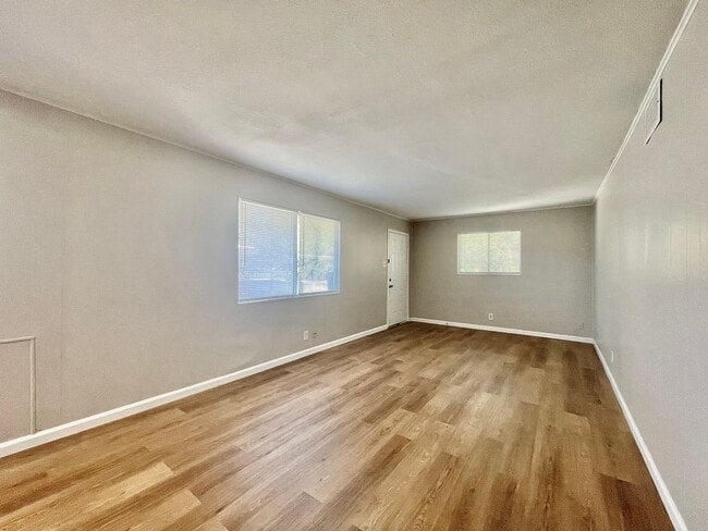 Photo - 2 Bedroom / 1 Bathroom Duplex Unit with In-Unit Washer/Dryer Connections