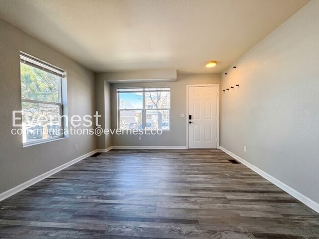 Photo - 2040 Oakcrest Cir