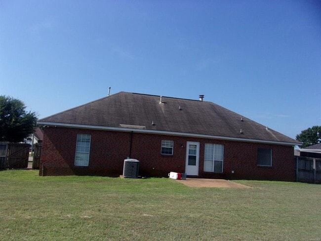 Photo - 826 Bluegrass Dr
