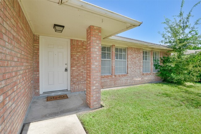 Photo - 2311 Old Oak Ln