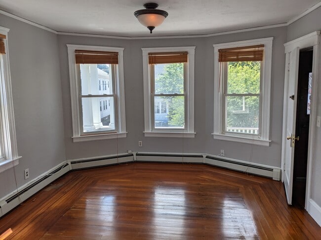 Building Photo - 39 Pinehurst Ave Unit #2