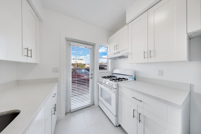 Photo - 6930 Rue Versailles Dr Unit # 10