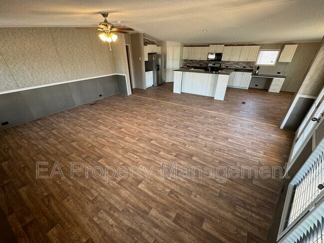 Photo - 7608 Leanne St NE