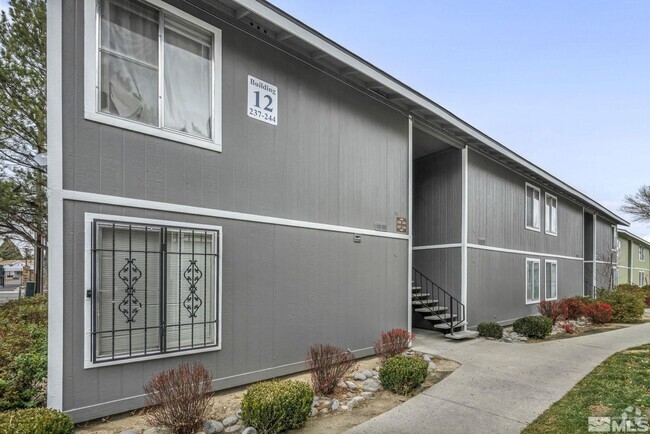 Building Photo - 4608 Neil Rd Rental