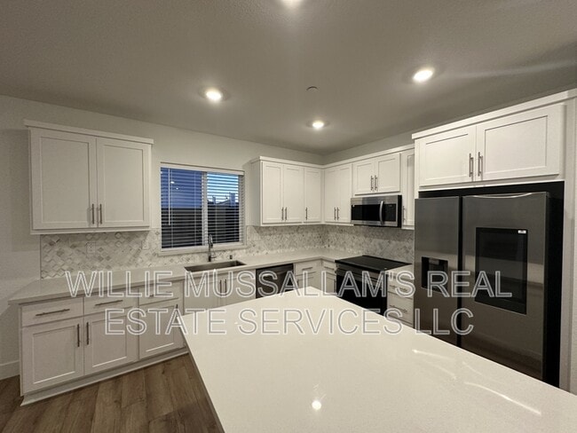 Photo - 16176 Adler St