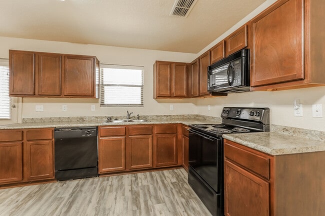 Photo - 7002 Heathers Way