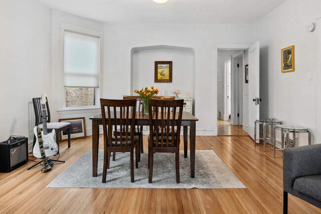 Photo - 3706 N Leavitt St Unit 2