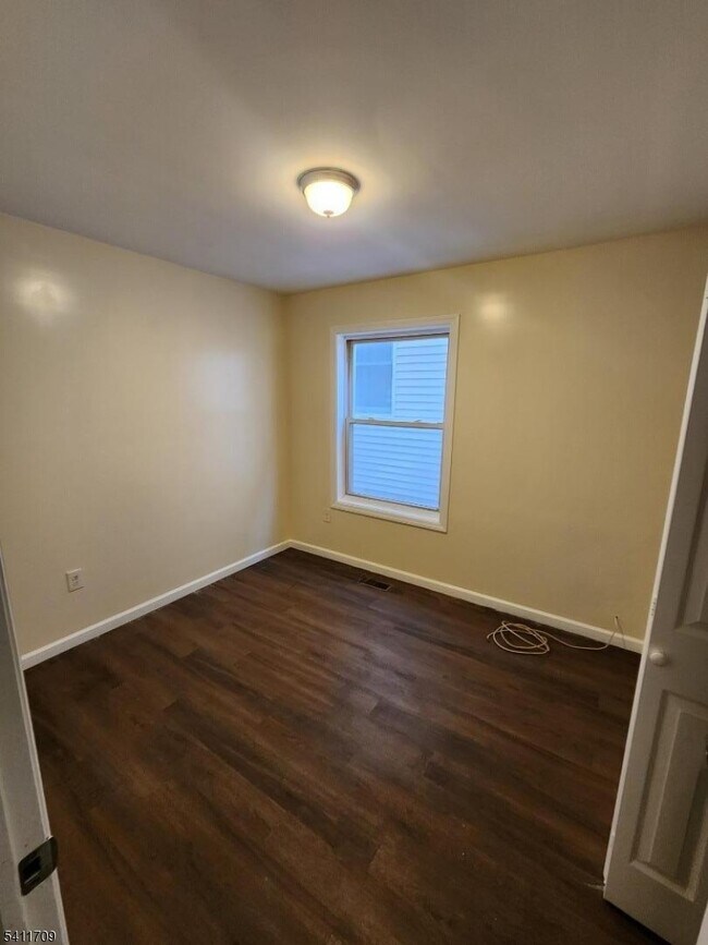 Photo - 144 Warren St