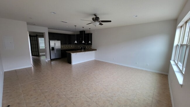 Photo - 5041 Walker St