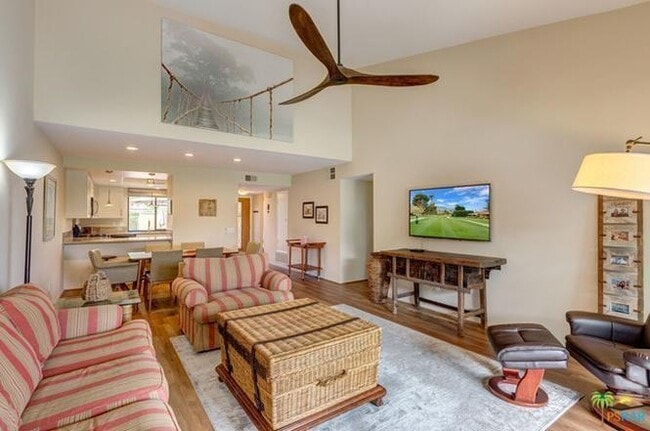 Building Photo - 11 Palma Dr