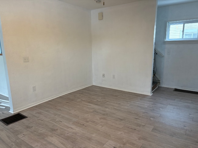 Photo - 2115 Alvin St