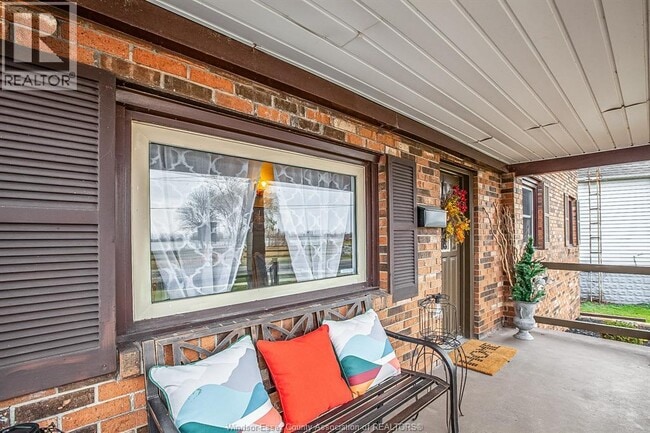 Photo - 8057 Riverside Dr E