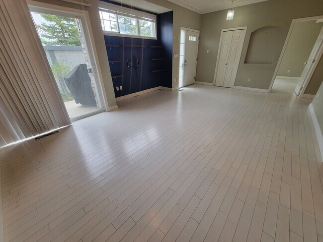 Photo - 1179 Summerside Dr SW