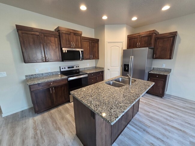 Photo - Large 4 Br - like new under $2k!