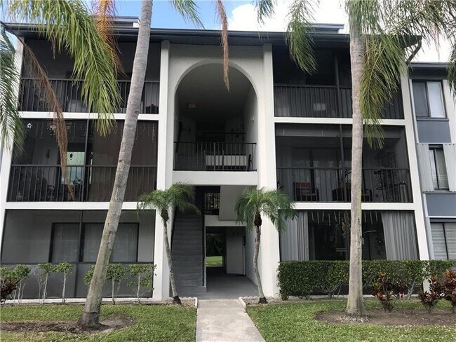 Building Photo - 1009 Green Pine Blvd Unit G1
