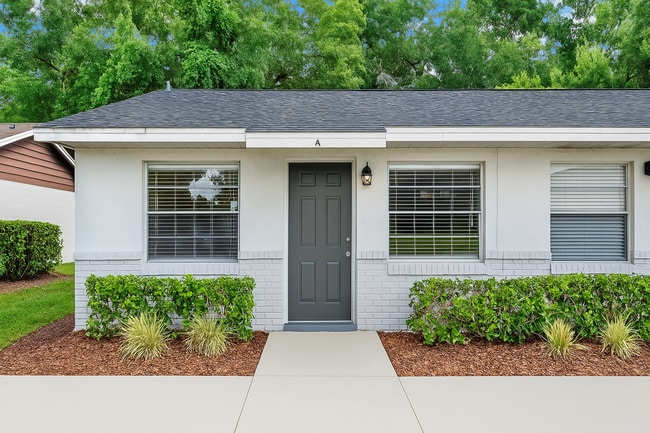 Building Photo - ***Cozy 1 Bedroom Apartment in Orange City*** Unit 912