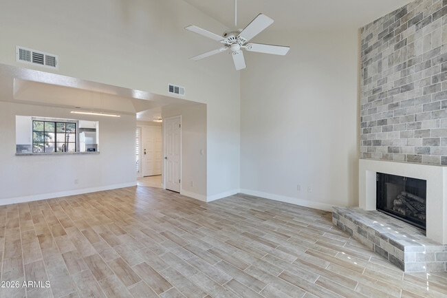 Photo - 2931 E Rose Ln