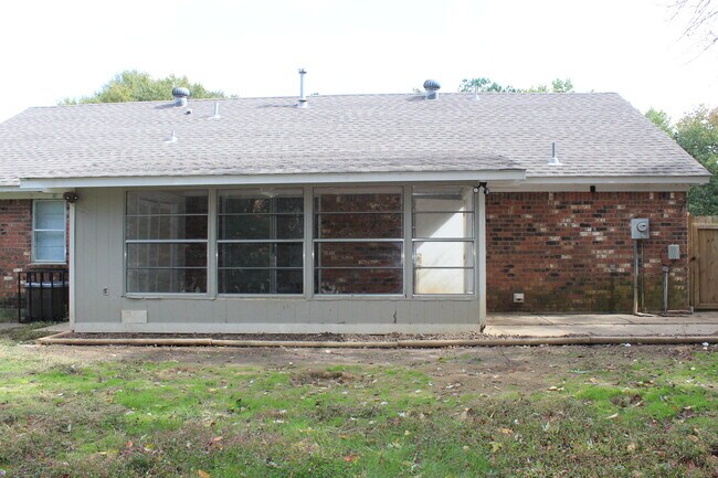Sunroom - 7031 Saddlebrook Dr